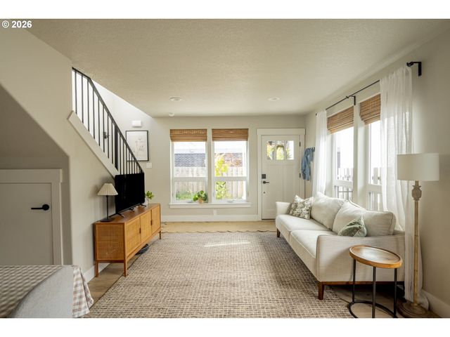 4427 Ne Prescott St B, Portland, OR 97218
