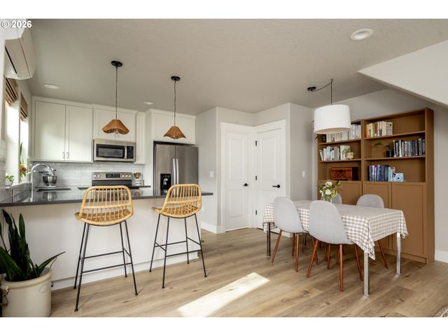 4427 Ne Prescott St B, Portland, OR 97218
