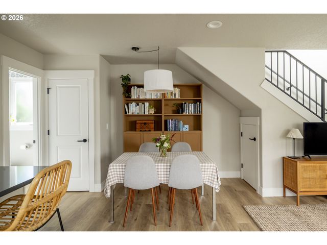 4427 Ne Prescott St B, Portland, OR 97218