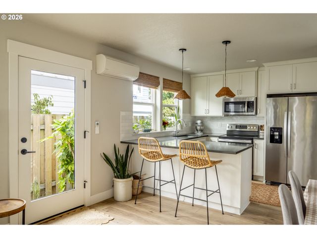 4427 Ne Prescott St B, Portland, OR 97218