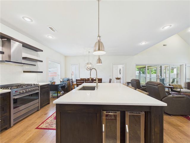 616 2nd Street, Bentonville, AR 72712