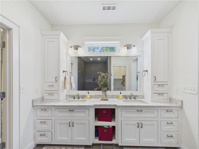 616 2nd Street, Bentonville, AR 72712