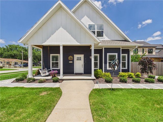 616 2nd Street, Bentonville, AR 72712