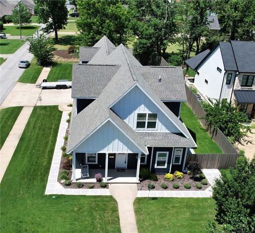 616 2nd Street, Bentonville, AR 72712