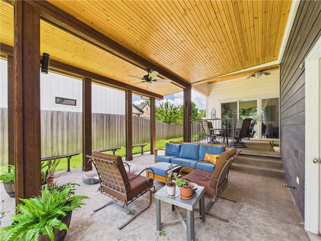 616 2nd Street, Bentonville, AR 72712