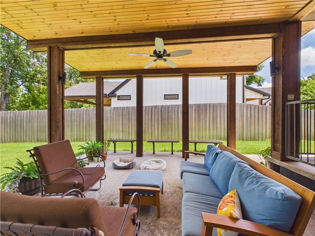 616 2nd Street, Bentonville, AR 72712