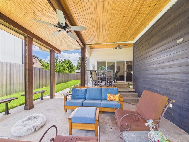 616 2nd Street, Bentonville, AR 72712