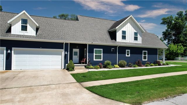 616 2nd Street, Bentonville, AR 72712