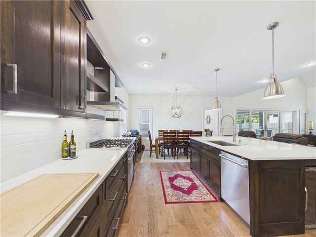 616 2nd Street, Bentonville, AR 72712