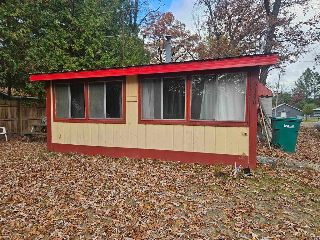 5199 E Cranberry Road, Harrison, MI 48625