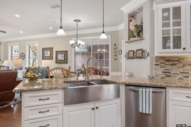 3304 Pebblebrook Dr, Tyler, TX 75707