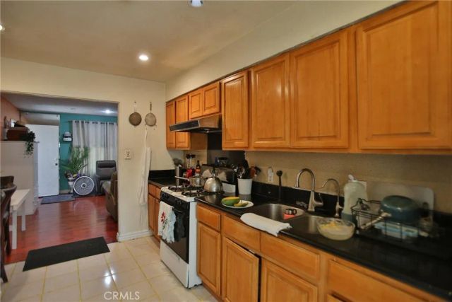 2525 W 10th, Santa Ana, CA 92703