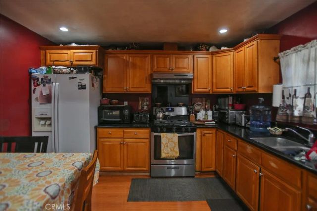2525 W 10th, Santa Ana, CA 92703