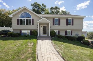 74 Moreland Green Drive, Worcester, MA 01609