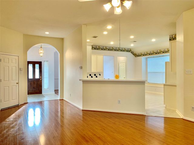 1015 Tennyson Drive, Pearland, TX 77584