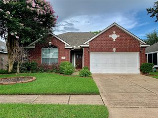 1015 Tennyson Drive, Pearland, TX 77584