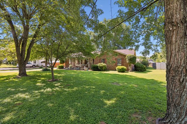 621 Teree Dr, Gallatin, TN 37066