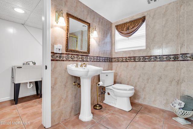 52 Darien Road, Howell, NJ 07731