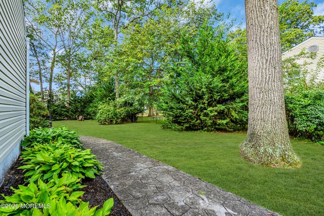 52 Darien Road, Howell, NJ 07731