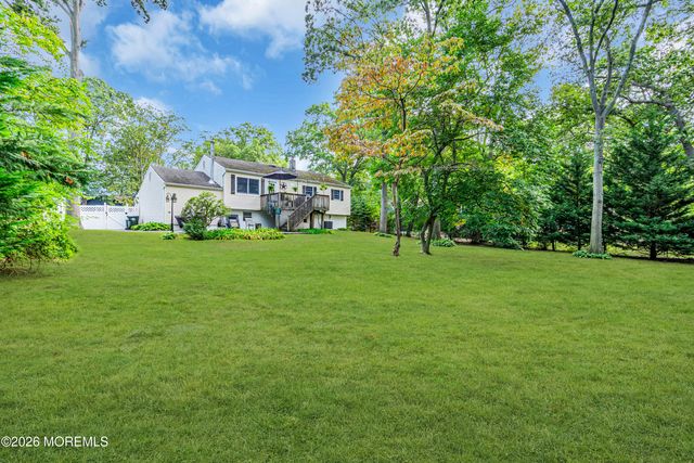 52 Darien Road, Howell, NJ 07731