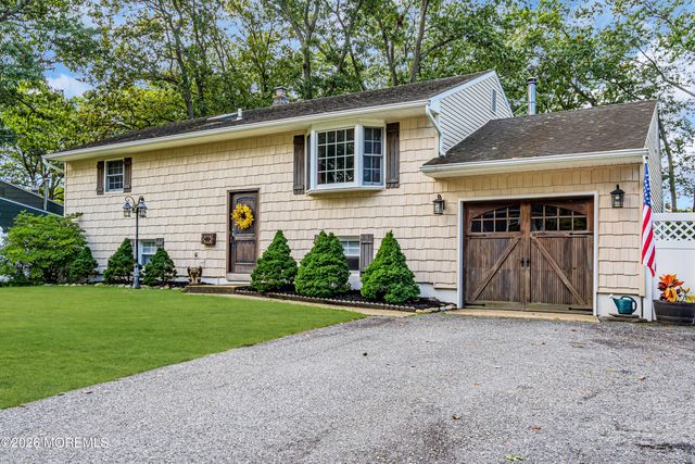 52 Darien Road, Howell, NJ 07731