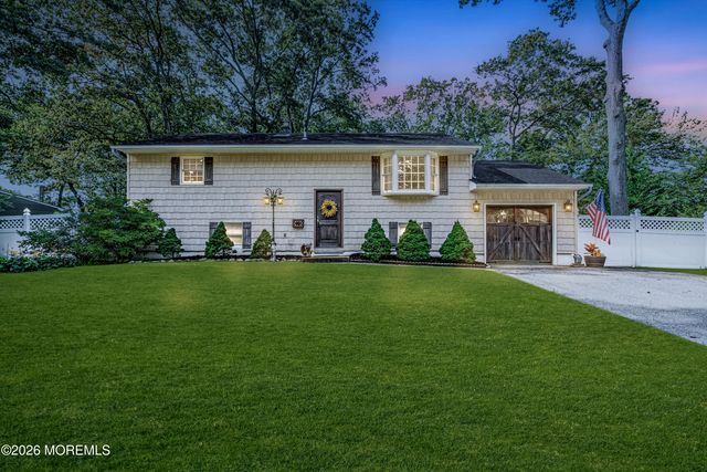 52 Darien Road, Howell, NJ 07731