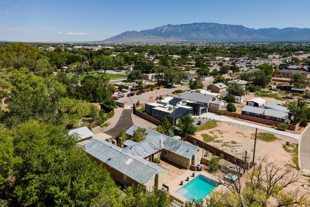 270 SANDIA VIEW Road NW, Albuquerque, NM 87107