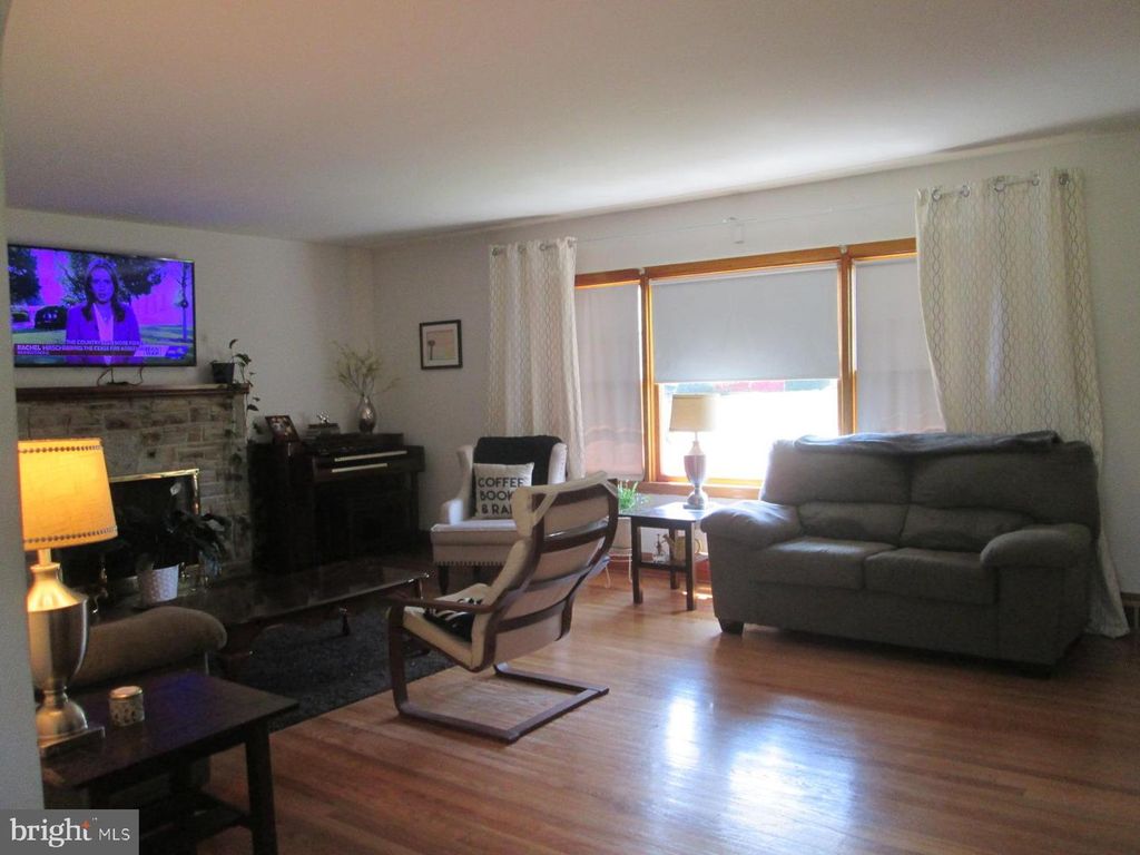 Image 16 of property listing at 7006 RUXFORD DR, Kingsville, MD 21087