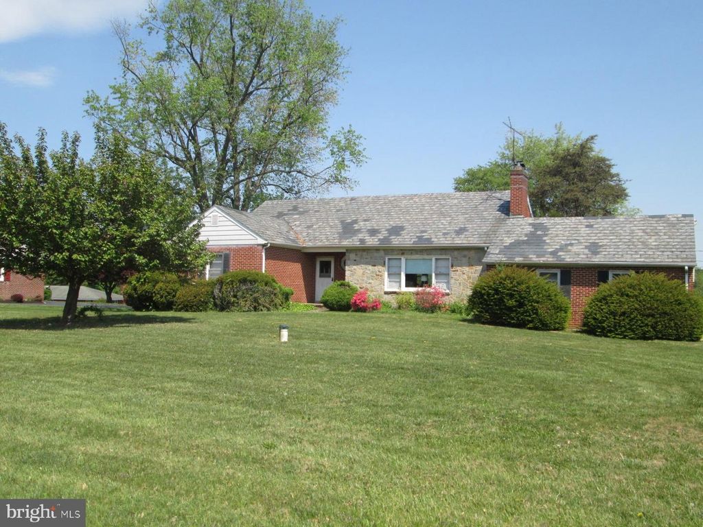 Image 2 of property listing at 7006 RUXFORD DR, Kingsville, MD 21087