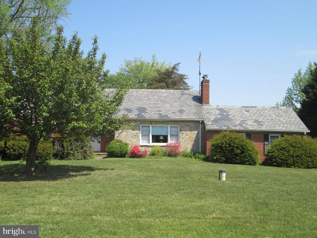 Image 3 of property listing at 7006 RUXFORD DR, Kingsville, MD 21087