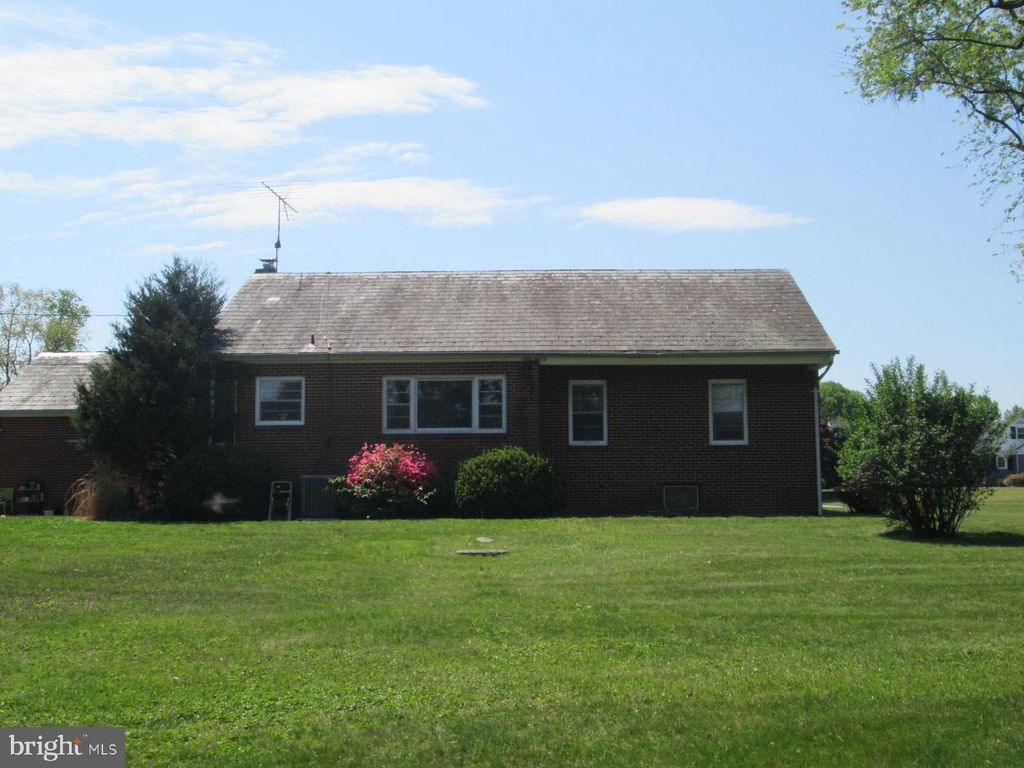 Image 5 of property listing at 7006 RUXFORD DR, Kingsville, MD 21087