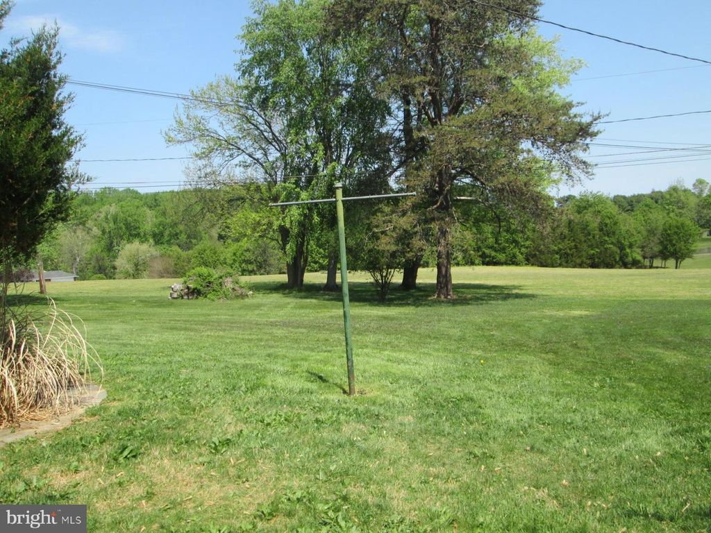 Image 7 of property listing at 7006 RUXFORD DR, Kingsville, MD 21087