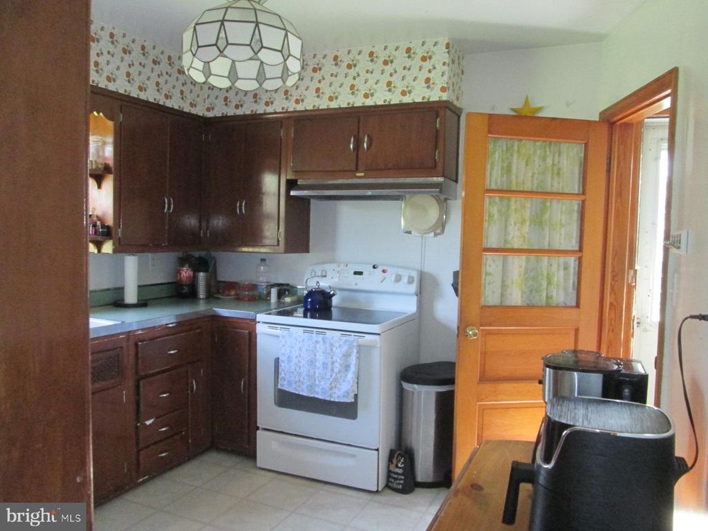 Image 8 of property listing at 7006 RUXFORD DR, Kingsville, MD 21087