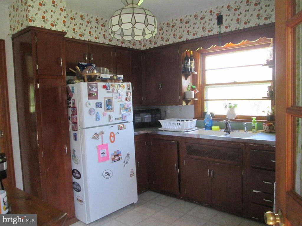 Image 9 of property listing at 7006 RUXFORD DR, Kingsville, MD 21087