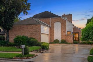 12219 Ravenmoor Drive, Houston, TX 77077