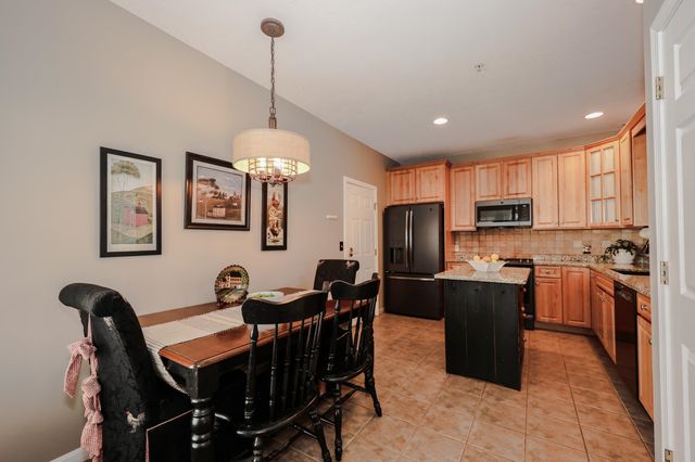 34 Mammoth Rd Unit 27, Hooksett, NH 03106