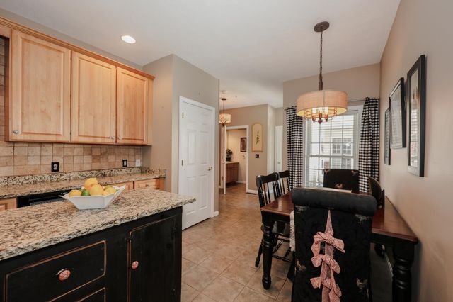 34 Mammoth Rd Unit 27, Hooksett, NH 03106