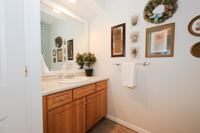 34 Mammoth Rd Unit 27, Hooksett, NH 03106