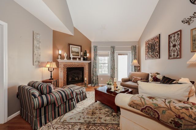 34 Mammoth Rd Unit 27, Hooksett, NH 03106