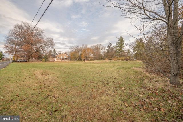 2667 BIG RD, Zieglerville, PA 19492