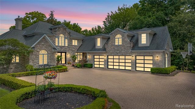 4326 Commerce Road, Orchard Lake, MI 48324