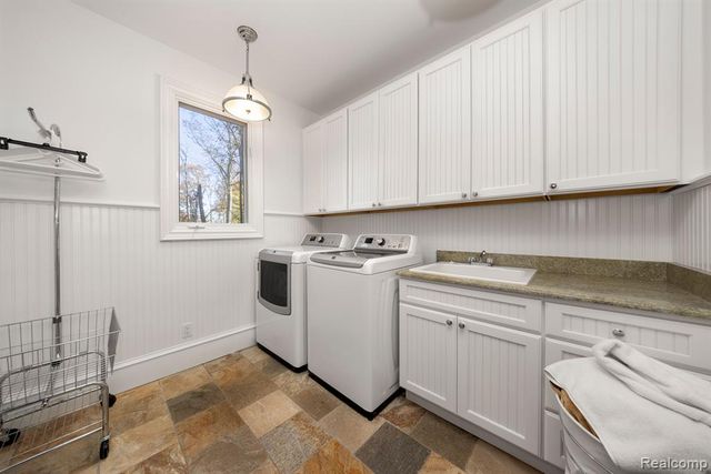 4326 Commerce Road, Orchard Lake, MI 48324