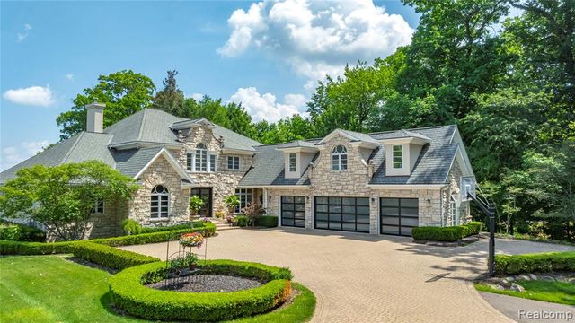 4326 Commerce Road, Orchard Lake, MI 48324