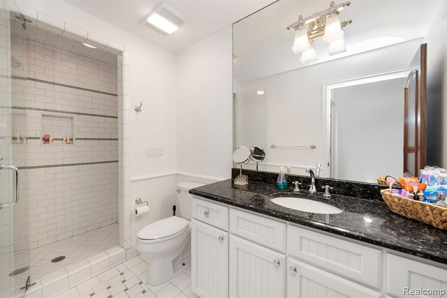 4326 Commerce Road, Orchard Lake, MI 48324