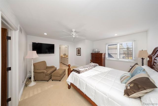 4326 Commerce Road, Orchard Lake, MI 48324
