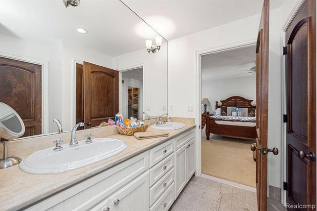 4326 Commerce Road, Orchard Lake, MI 48324