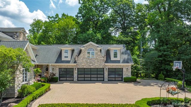4326 Commerce Road, Orchard Lake, MI 48324