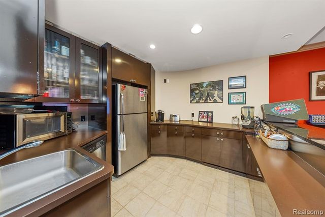 4326 Commerce Road, Orchard Lake, MI 48324