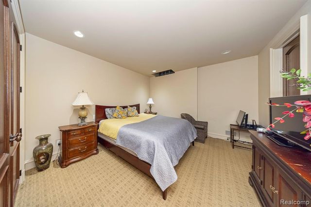 4326 Commerce Road, Orchard Lake, MI 48324