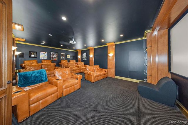4326 Commerce Road, Orchard Lake, MI 48324